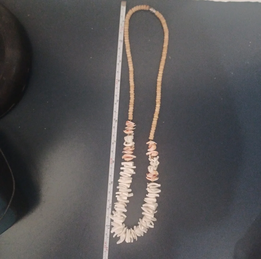 Vintage Shell and wood Bead Necklace - Picture 8 of 8